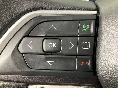 Used 2023 Jeep Grand Cherokee Laredo image 17