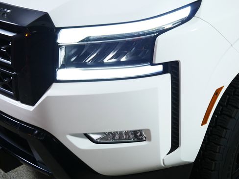 Used 2023 Nissan Frontier SV w/ Midnight Edition Package image 16