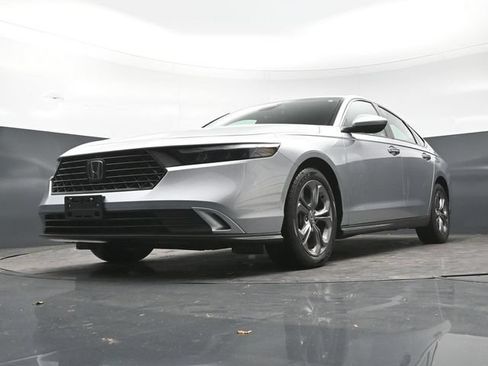 Used 2024 Honda Accord EX image 23