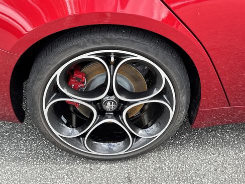 Used 2023 Alfa Romeo Giulia Veloce image 17