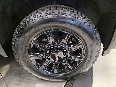 Used 2024 GMC Sierra 2500 AT4 w/ AT4 Premium Plus Package image 6