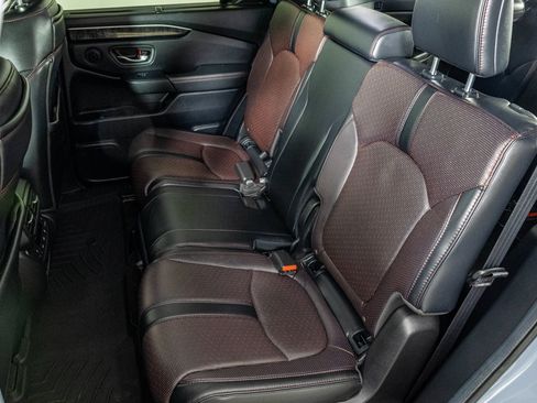 Used 2025 Honda Pilot Black Edition image 42