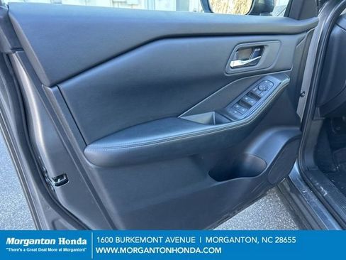 Used 2025 Nissan Rogue SV image 13