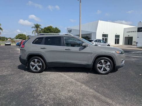 Used 2019 Jeep Cherokee Limited w/ Technology Group FWD image 3