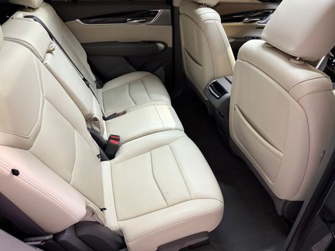 Used 2021 Cadillac XT6 Premium Luxury image 47