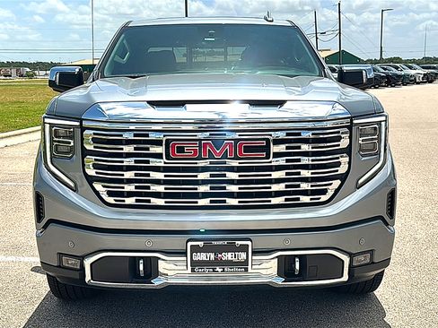 Used 2024 GMC Sierra 1500 Denali w/ Denali Reserve Package AWD/4WD image 11