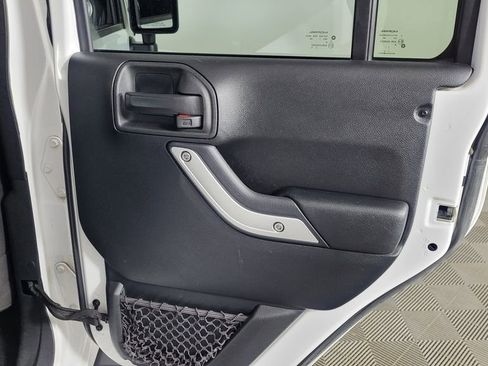 Used 2018 Jeep Wrangler Unlimited Sahara image 25