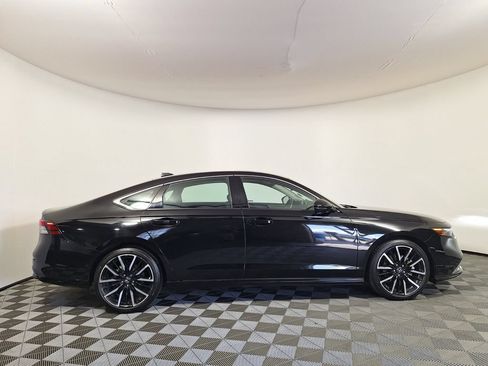 Used 2023 Honda Accord Touring image 4