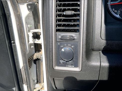 Used 2022 RAM 1500 Tradesman w/ Chrome Appearance Group AWD/4WD image 33