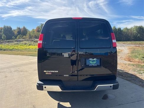 Used 2024 Chevrolet Express 3500 LT w/ LT Preferred Equipment Group image 4