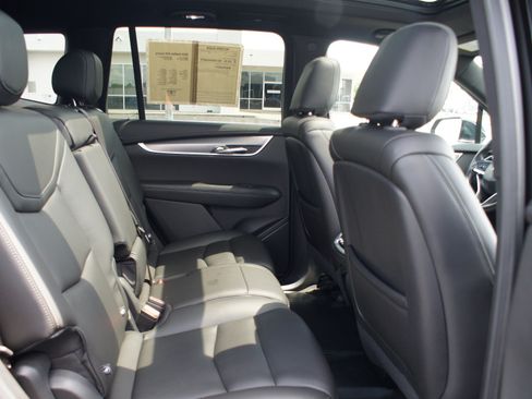 Used 2024 Cadillac XT6 Luxury w/ LPO, Floor Liner Package AWD/4WD image 24