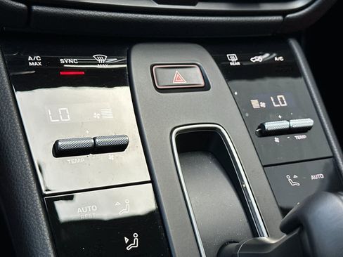 Certified 2025 Porsche Macan image 25