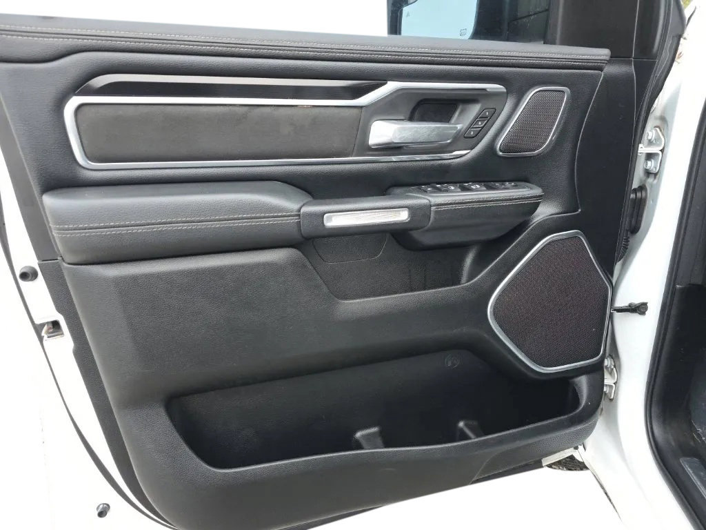 Used 2019 RAM 1500 Laramie AWD/4WD image 14