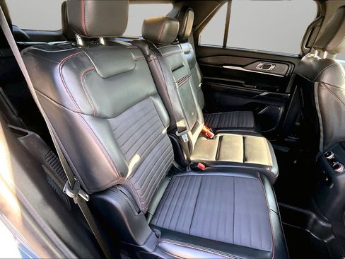 Used 2025 Ford Explorer ST-Line w/ Premium Package image 17