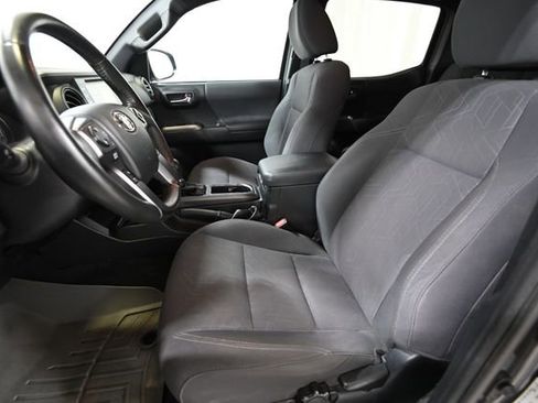 Used 2019 Toyota Tacoma TRD Off-Road image 8