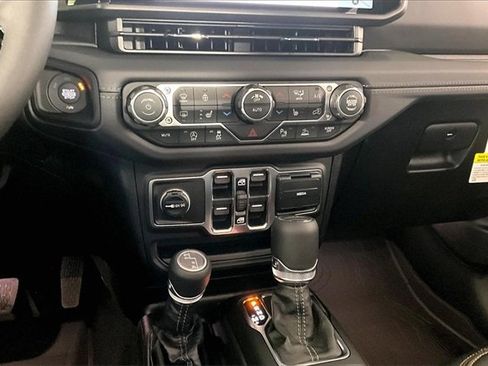 New 2026 Jeep Gladiator Sport image 7