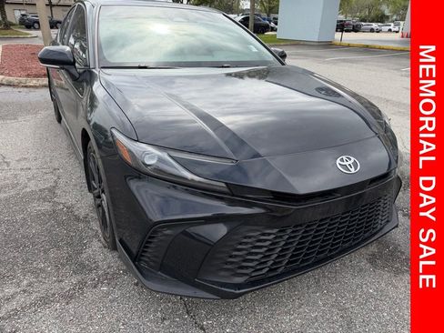 Used 2025 Toyota Camry SE FWD image 14
