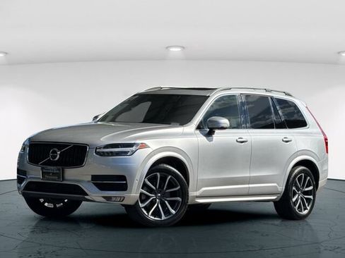 Used 2017 Volvo XC90 T6 Momentum w/ Vision Package image 2