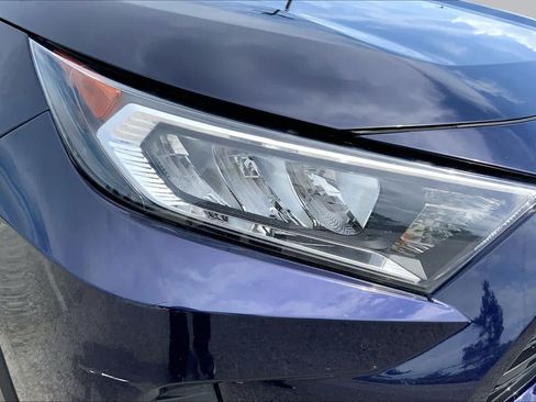 Used 2020 Toyota RAV4 XLE w/ Convenience Package FWD image 27