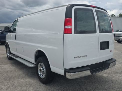Used 2024 GMC Savana 2500 w/ Driver Convenience Package image 3