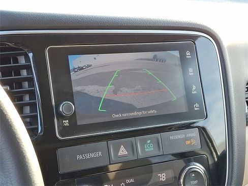 Used 2017 Mitsubishi Outlander SEL image 4