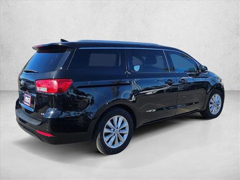 Used 2018 Kia Sedona EX image 4