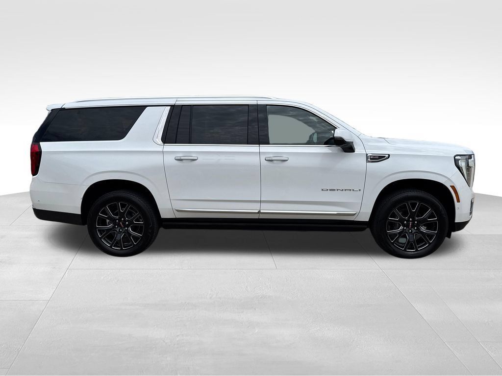Used 2025 GMC Yukon XL Denali w/ Sun & Power Step Package AWD/4WD image 6