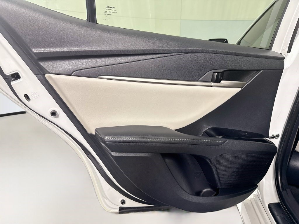 Used 2025 Toyota Camry XLE FWD image 25