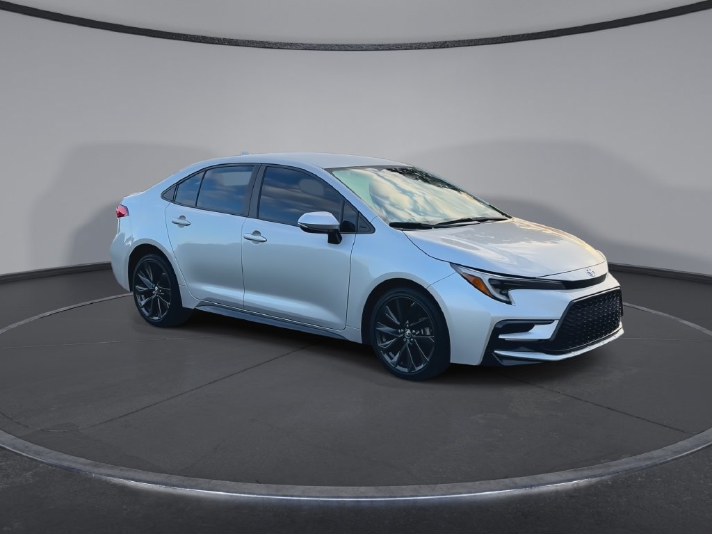 Used 2023 Toyota Corolla SE FWD image 2