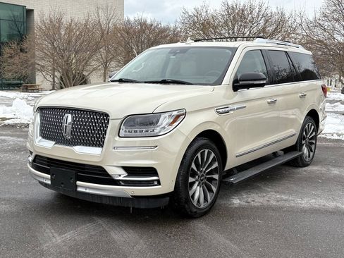Used 2018 Lincoln Navigator Select w/ Technology Package RWD image 3