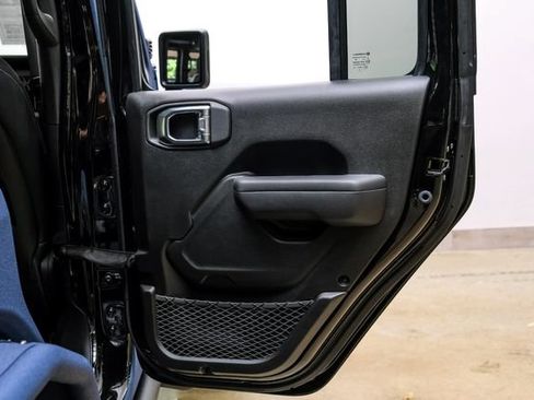 Used 2025 Jeep Wrangler Unlimited Rubicon w/ Safety Group AWD/4WD image 88