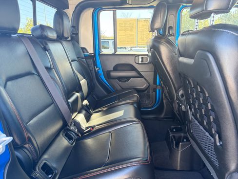 Used 2023 Jeep Gladiator Mojave w/ LED Lighting Group AWD/4WD image 18