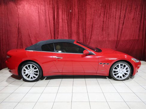Used 2011 Maserati GranTurismo Convertible RWD image 9