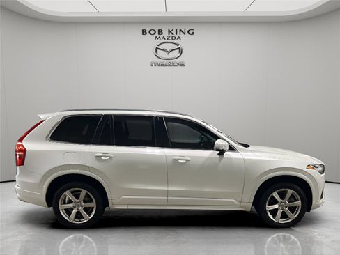 Used 2020 Volvo XC90 T6 Momentum AWD/4WD image 6