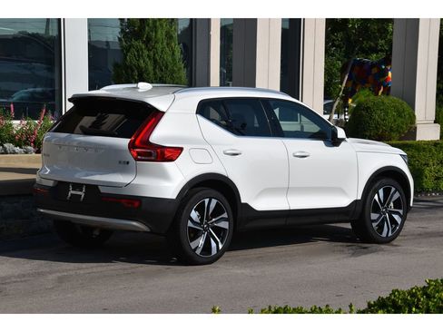 Certified 2025 Volvo XC40 B5 Plus w/ Protection Package Premier image 4