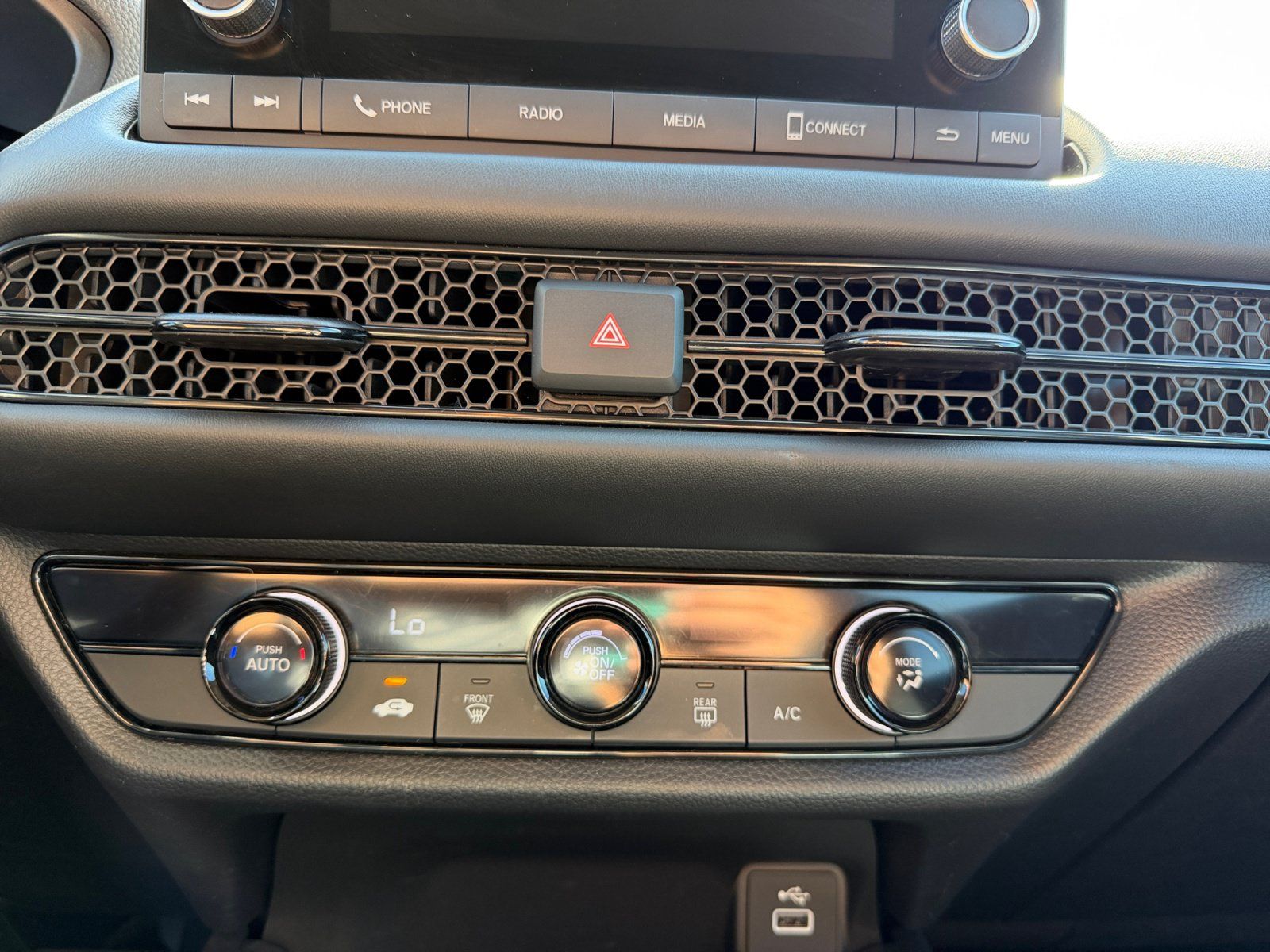 Used 2024 Honda HR-V LX image 3