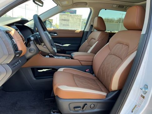 New 2026 Nissan Pathfinder Platinum AWD/4WD image 4
