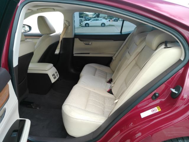 Used 2016 Lexus ES 350 w/ Luxury Package w/Wood Trim FWD image 17