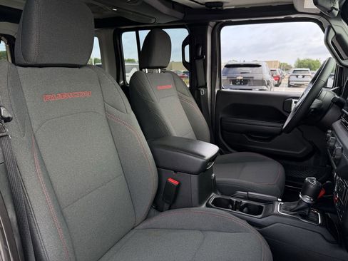 Used 2025 Jeep Wrangler Unlimited Rubicon image 24