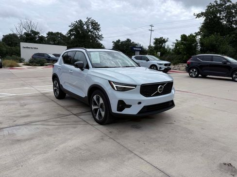 Certified 2026 Volvo XC40 B5 Plus AWD/4WD image 7