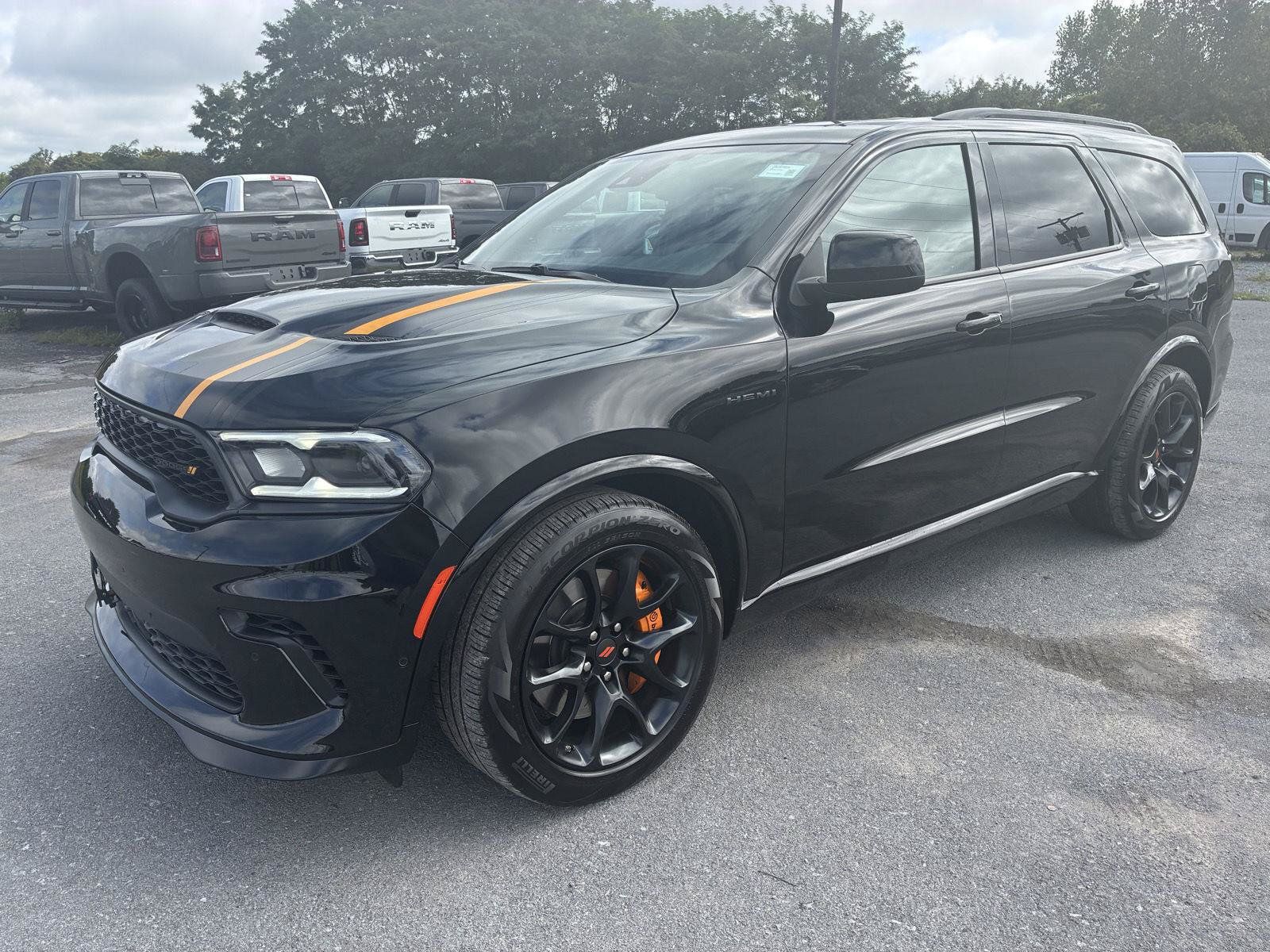 Used 2023 Dodge Durango R/T w/ Hemi Orange Plus Package AWD/4WD image 3