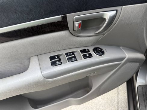 Used 2009 Hyundai Santa Fe GLS FWD image 16