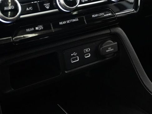 Used 2023 Honda Pilot Elite image 8