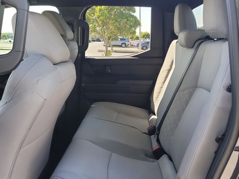 Certified 2024 Toyota Tacoma SR5 AWD/4WD image 14