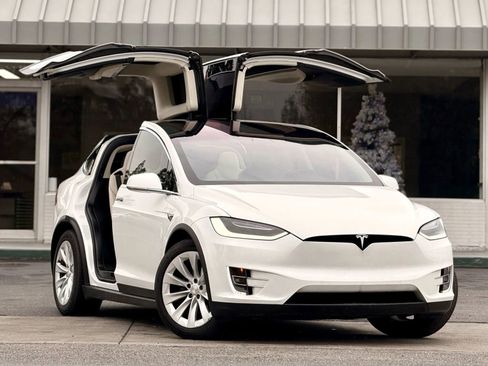Used 2017 Tesla Model X 100D image 2