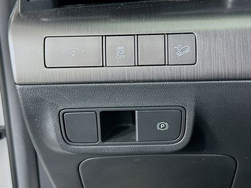 Used 2025 Hyundai Kona SEL AWD/4WD image 16