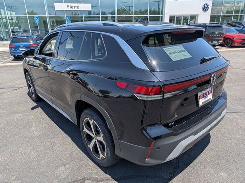 Used 2025 Volkswagen Tiguan SE image 7