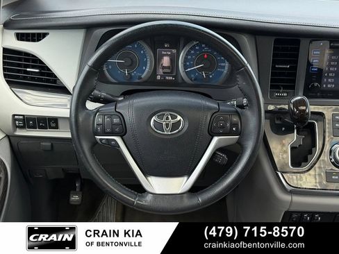 Used 2017 Toyota Sienna XLE w/ XLE Navigation Package FWD image 13