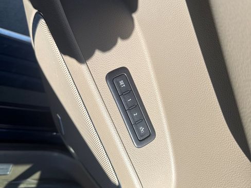 Used 2018 Chevrolet Suburban Premier AWD/4WD image 27