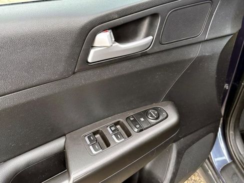 Used 2020 Kia Sportage LX image 15